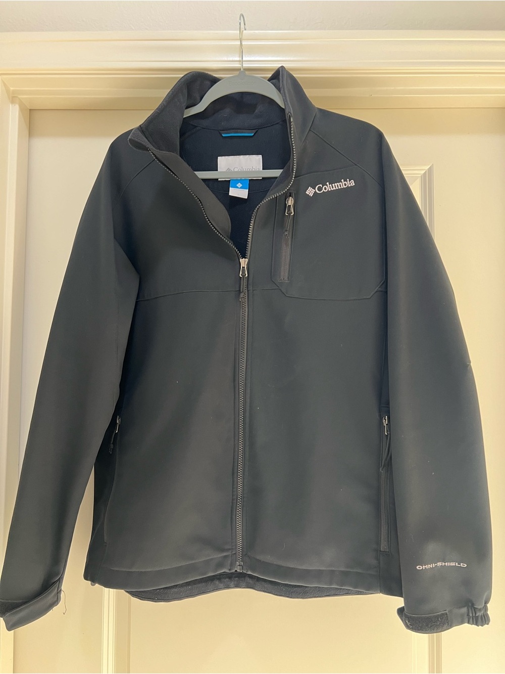 Columbia Men's Black Softshell Performance Jacket